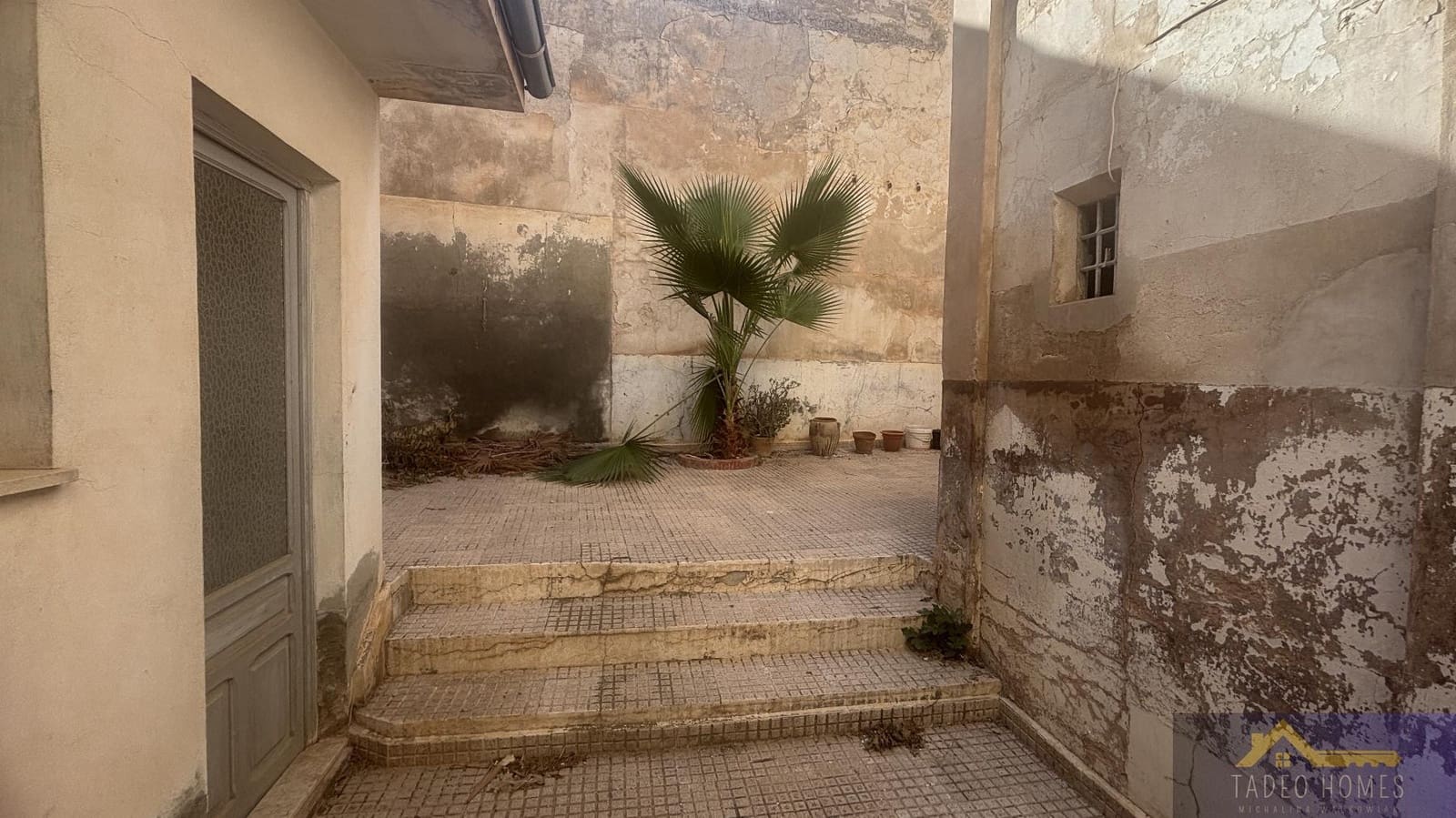 6 bedroom Townhouse for sale in Jumilla with garage - € 249,950 (Ref: 9683852)