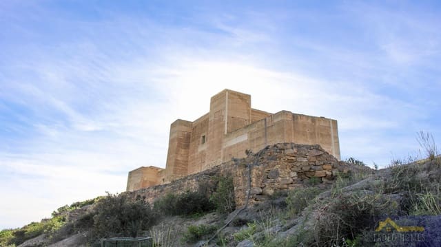 3 soveværelse Semi-Rækkehus til salg i Cox med swimmingpool - € 235.000 (Ref: 9804763)