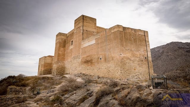 3 soveværelse Semi-Rækkehus til salg i Cox med swimmingpool - € 235.000 (Ref: 9804763)