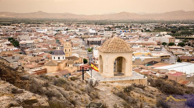 3 soveværelse Semi-Rækkehus til salg i Cox med swimmingpool - € 235.000 (Ref: 9804763)