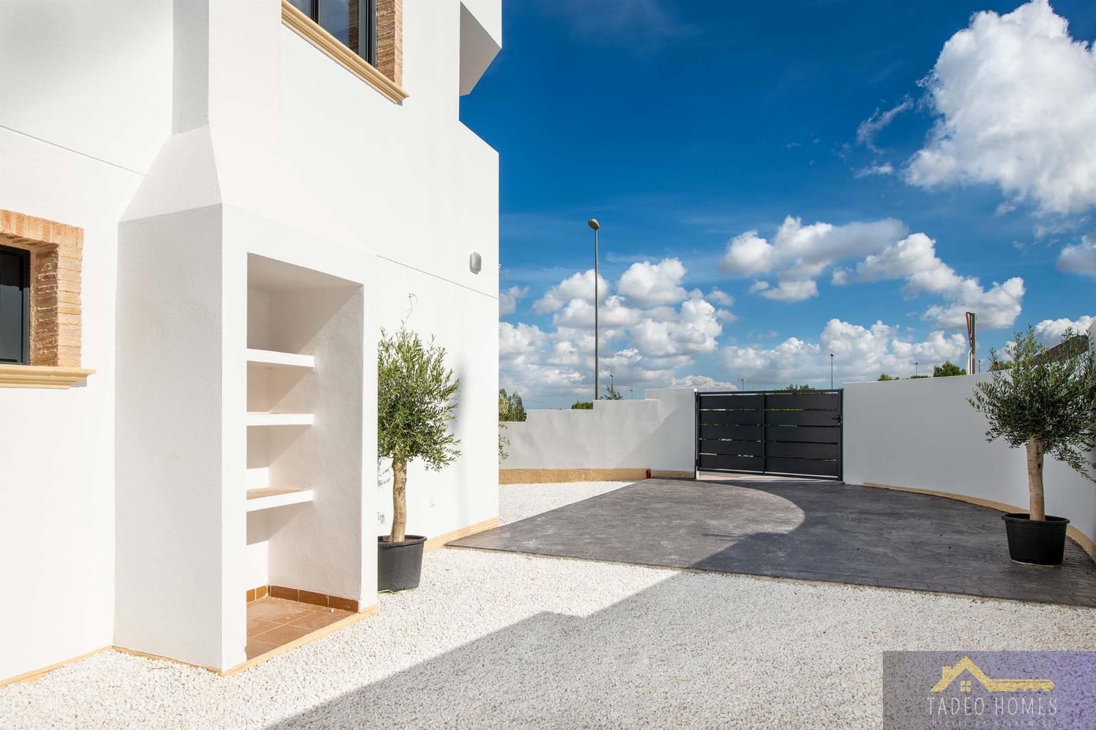 3 bedroom Semi-detached Villa for sale in Cox with pool - € 235,000 (Ref: 9804763)