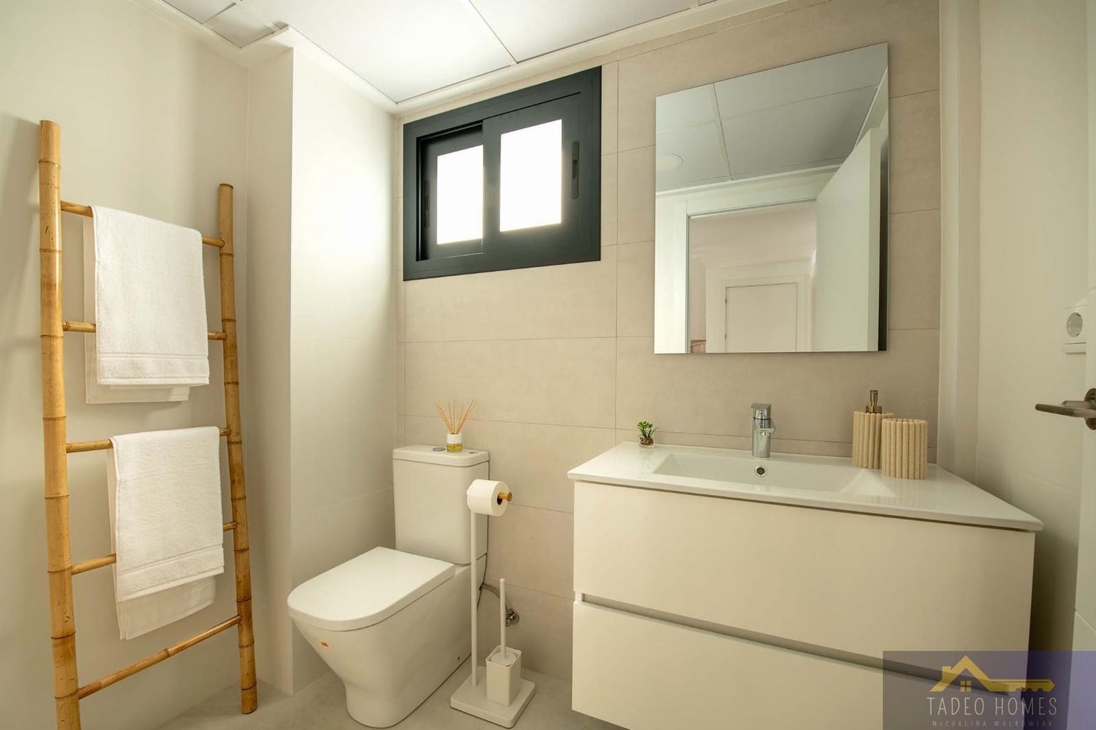 3 bedroom Semi-detached Villa for sale in Cox with pool - € 235,000 (Ref: 9804763)