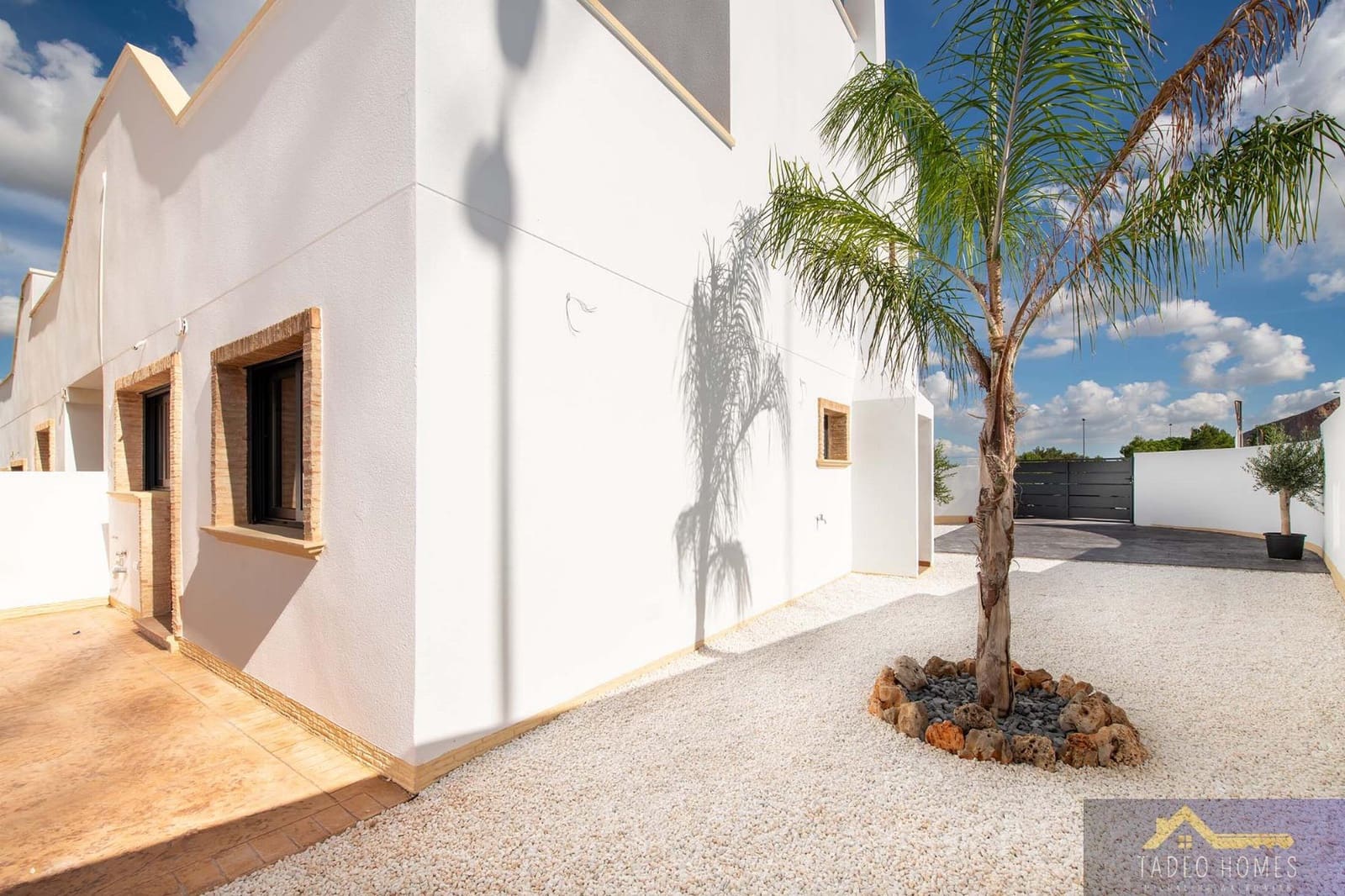 3 bedroom Semi-detached Villa for sale in Cox with pool - € 235,000 (Ref: 9804763)