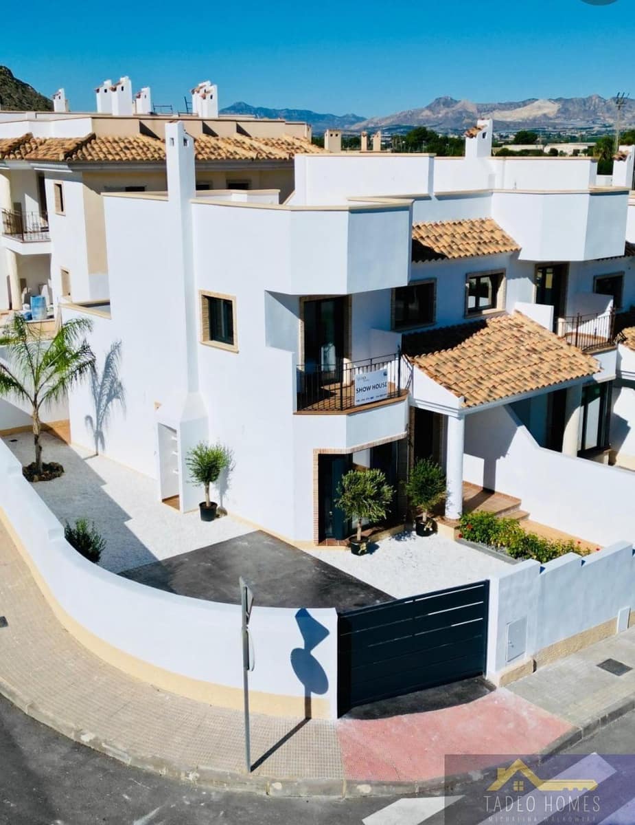 2 bedroom Semi-detached Villa for sale in Cox with pool - € 229,000 (Ref: 9979142)