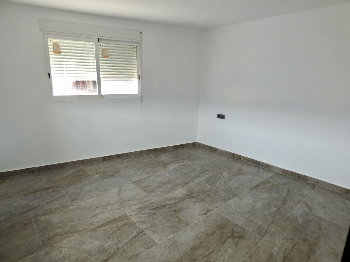 5 bedroom Townhouse for sale in Orxeta with garage - € 310,000 (Ref: 10167870)