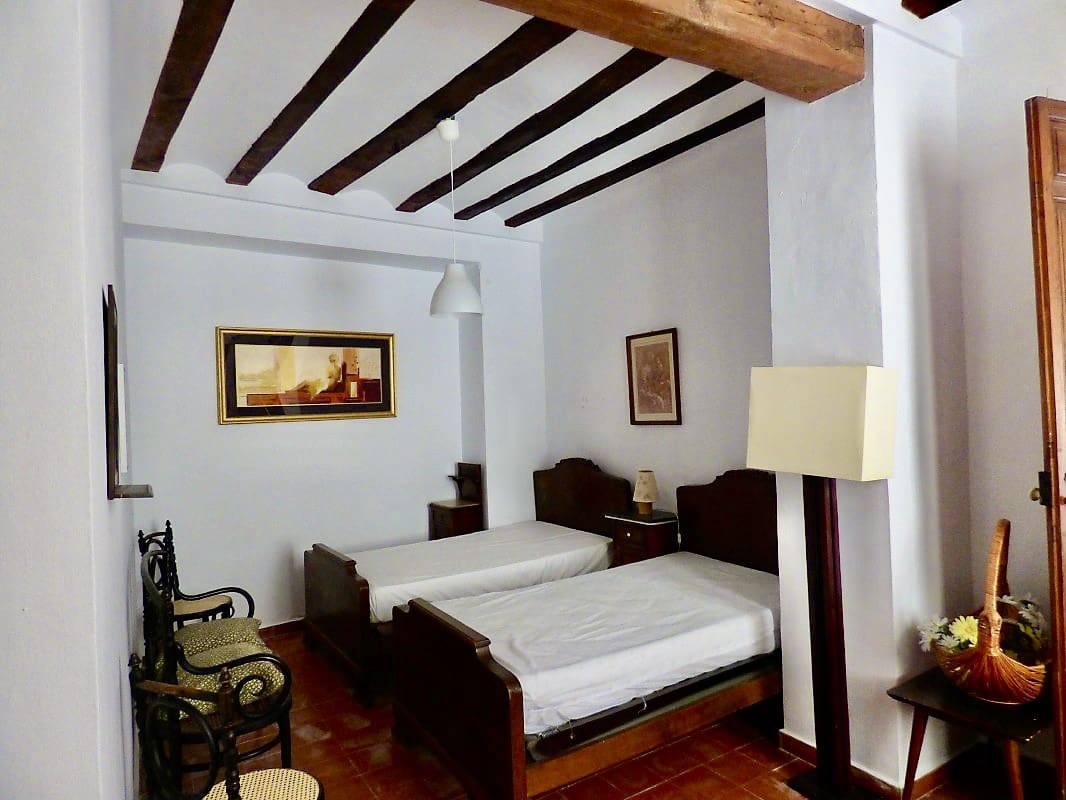 8 soveværelse Byhus til salg i Sella med swimmingpool - € 470.000 (Ref: 7864772)