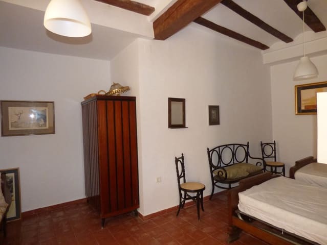 8 bedroom Townhouse for sale in Sella with pool - € 470,000 (Ref: 7864772)