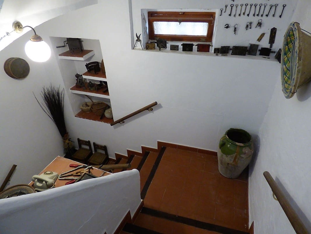 8 soveværelse Byhus til salg i Sella med swimmingpool - € 470.000 (Ref: 7864772)