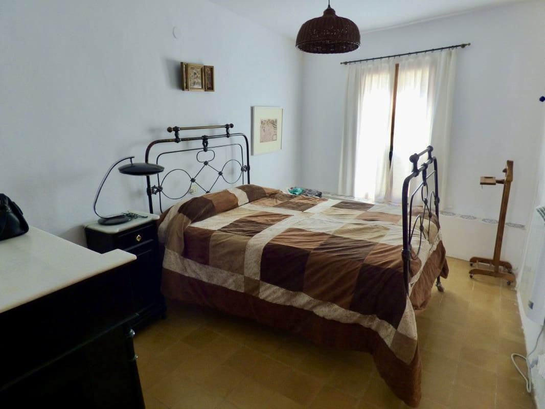 8 soveværelse Byhus til salg i Sella med swimmingpool - € 470.000 (Ref: 7864772)