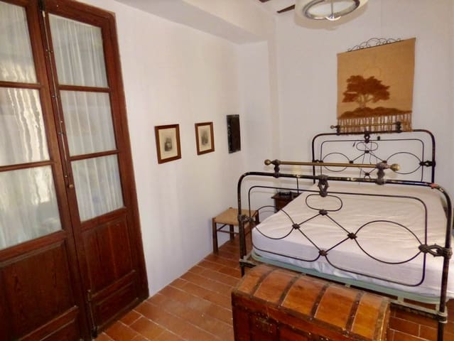 8 bedroom Townhouse for sale in Sella with pool - € 470,000 (Ref: 7864772)