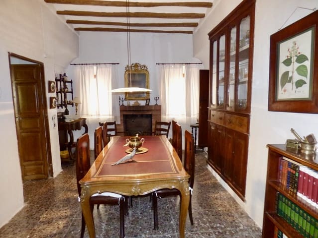8 bedroom Townhouse for sale in Sella with pool - € 470,000 (Ref: 7864772)
