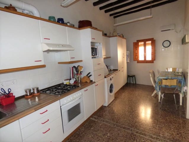 8 bedroom Townhouse for sale in Sella with pool - € 470,000 (Ref: 7864772)