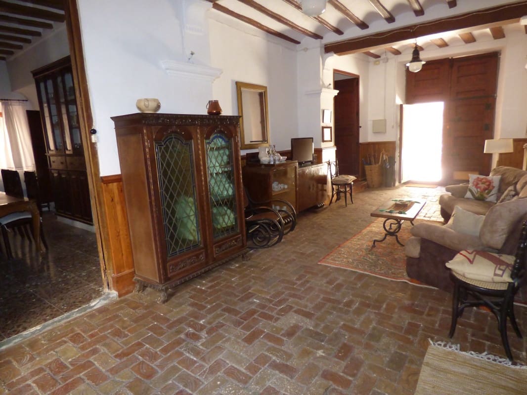 8 soveværelse Byhus til salg i Sella med swimmingpool - € 470.000 (Ref: 7864772)