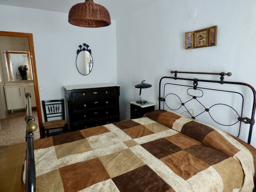 8 soveværelse Byhus til salg i Sella med swimmingpool - € 470.000 (Ref: 7864772)