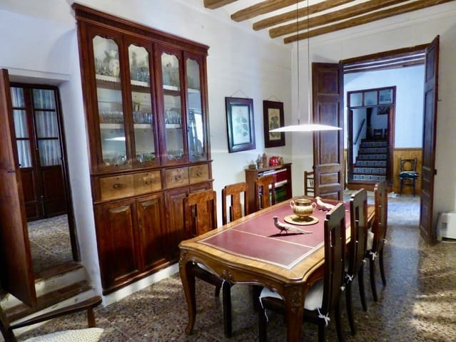 8 bedroom Townhouse for sale in Sella with pool - € 470,000 (Ref: 7864772)