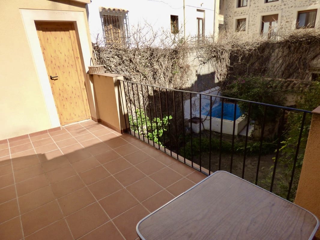 8 soveværelse Byhus til salg i Sella med swimmingpool - € 470.000 (Ref: 7864772)