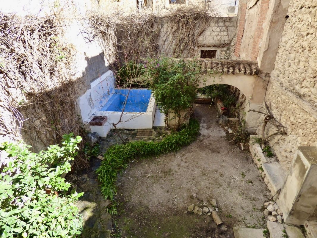 8 soveværelse Byhus til salg i Sella med swimmingpool - € 470.000 (Ref: 7864772)