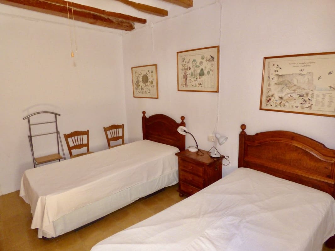 8 soveværelse Byhus til salg i Sella med swimmingpool - € 470.000 (Ref: 7864772)