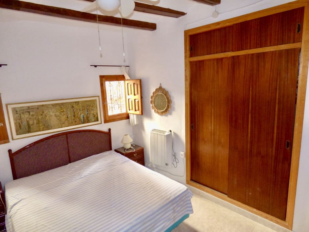 8 soveværelse Byhus til salg i Sella med swimmingpool - € 470.000 (Ref: 7864772)