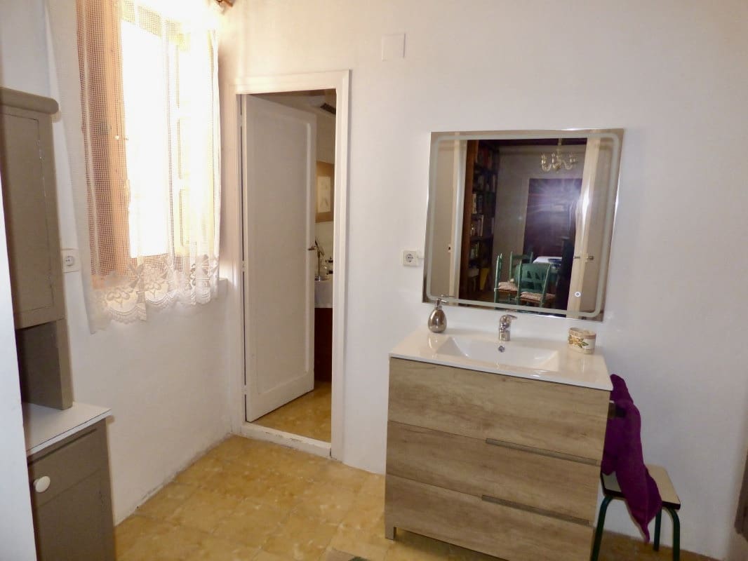 8 soveværelse Byhus til salg i Sella med swimmingpool - € 470.000 (Ref: 7864772)