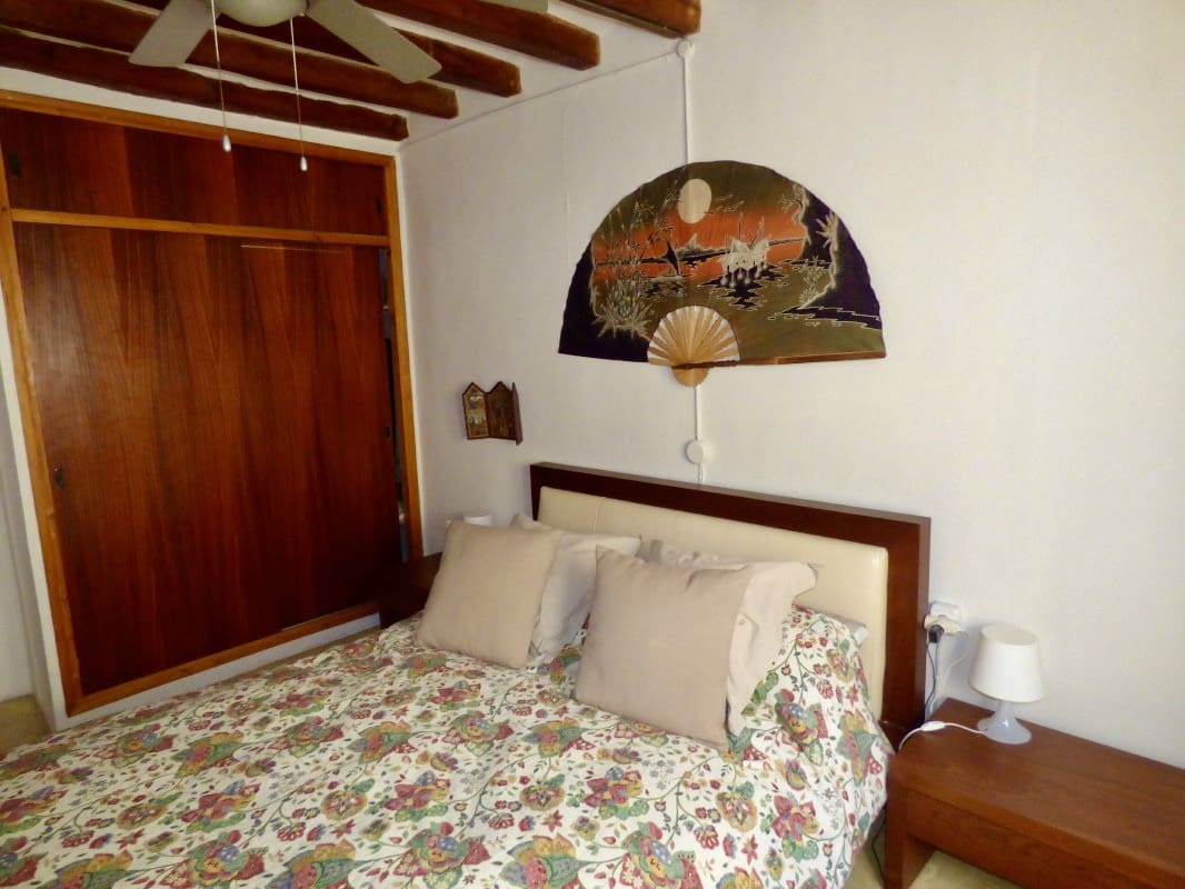 8 soveværelse Byhus til salg i Sella med swimmingpool - € 470.000 (Ref: 7864772)