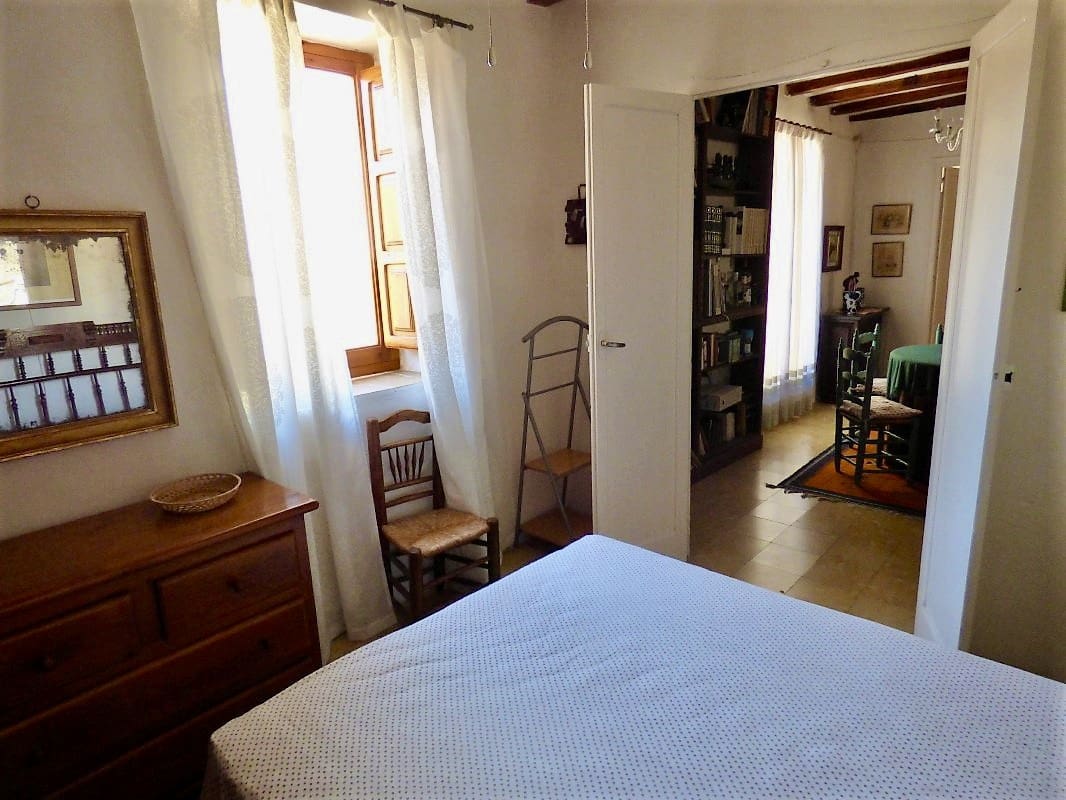 8 soveværelse Byhus til salg i Sella med swimmingpool - € 470.000 (Ref: 7864772)