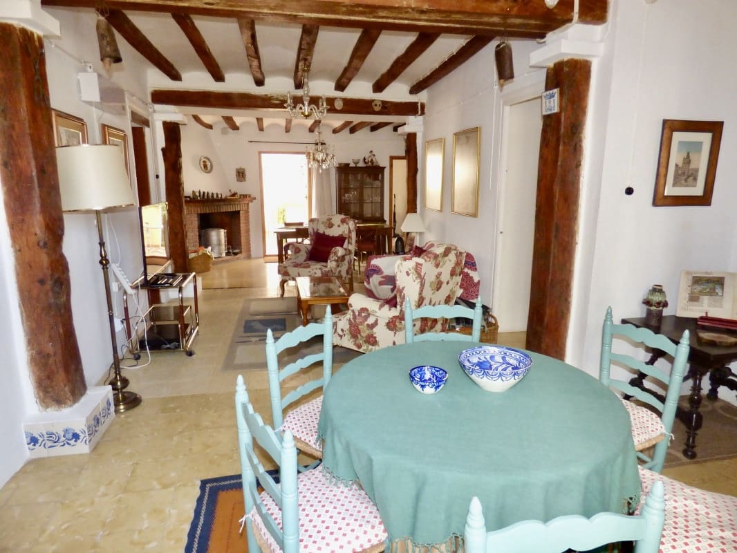 8 soveværelse Byhus til salg i Sella med swimmingpool - € 470.000 (Ref: 7864772)