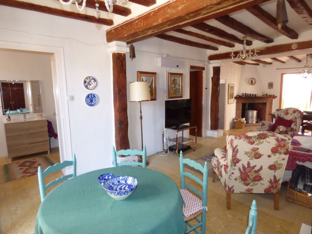 8 soveværelse Byhus til salg i Sella med swimmingpool - € 470.000 (Ref: 7864772)