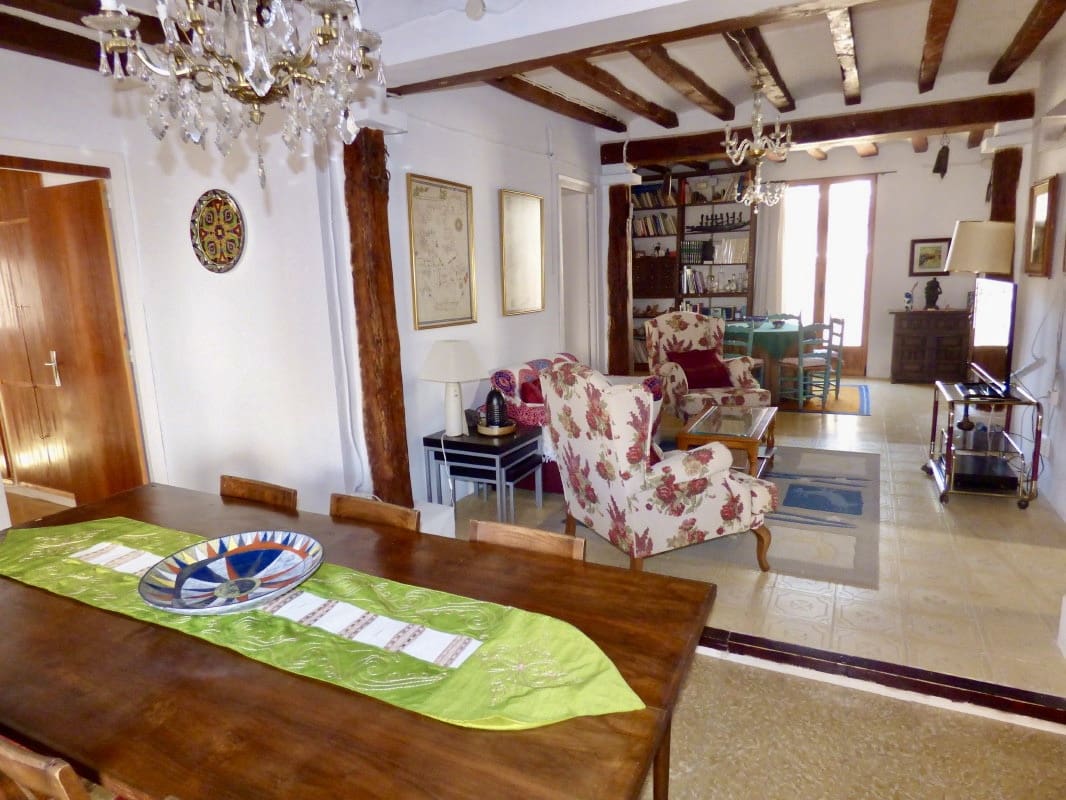 8 soveværelse Byhus til salg i Sella med swimmingpool - € 470.000 (Ref: 7864772)