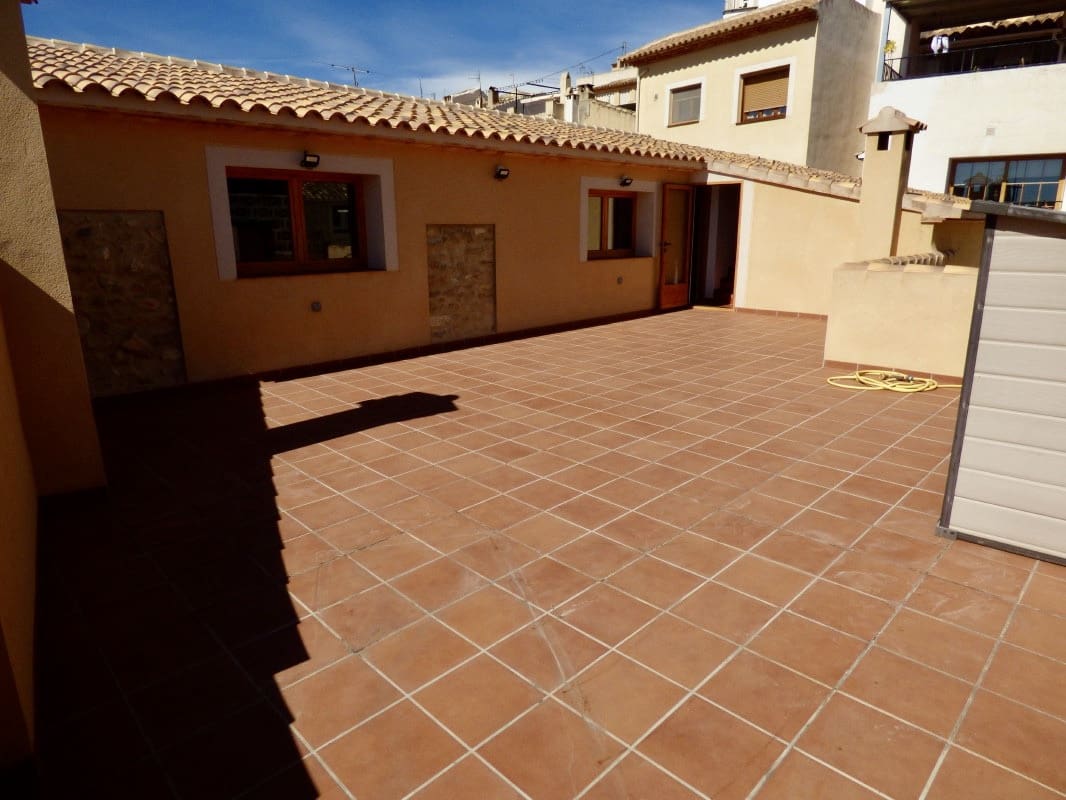 8 soveværelse Byhus til salg i Sella med swimmingpool - € 470.000 (Ref: 7864772)