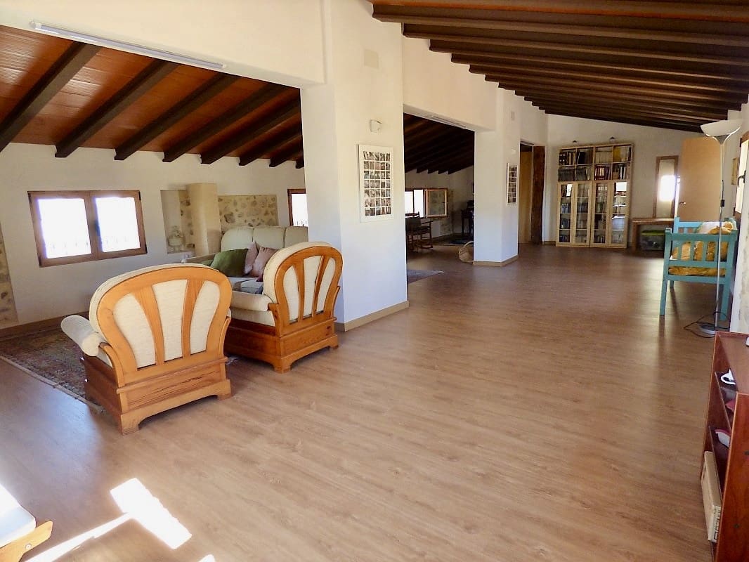 8 soveværelse Byhus til salg i Sella med swimmingpool - € 470.000 (Ref: 7864772)