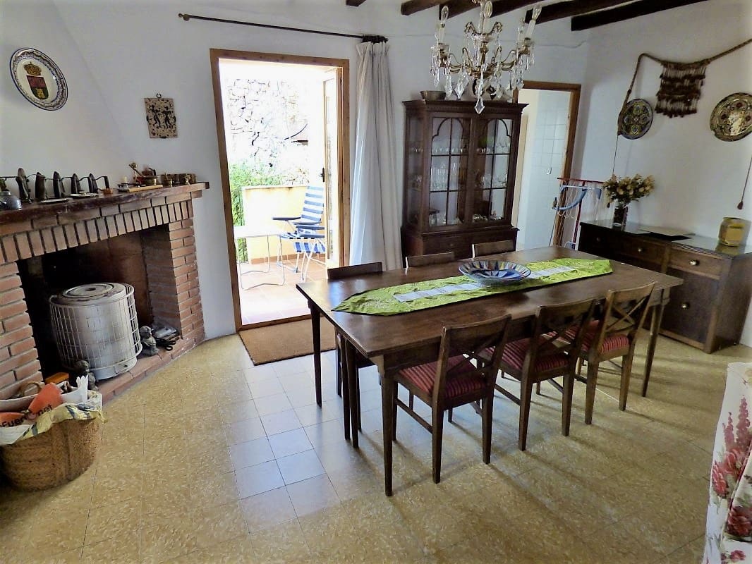 8 soveværelse Byhus til salg i Sella med swimmingpool - € 470.000 (Ref: 7864772)