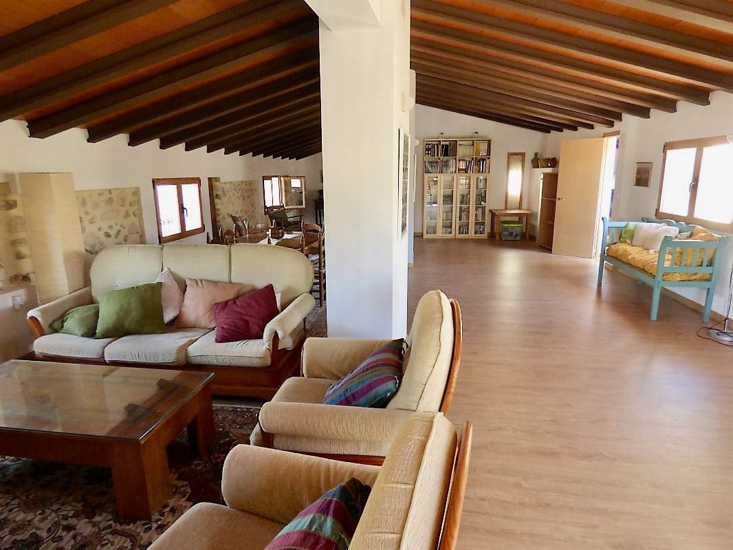 8 soveværelse Byhus til salg i Sella med swimmingpool - € 470.000 (Ref: 7864772)