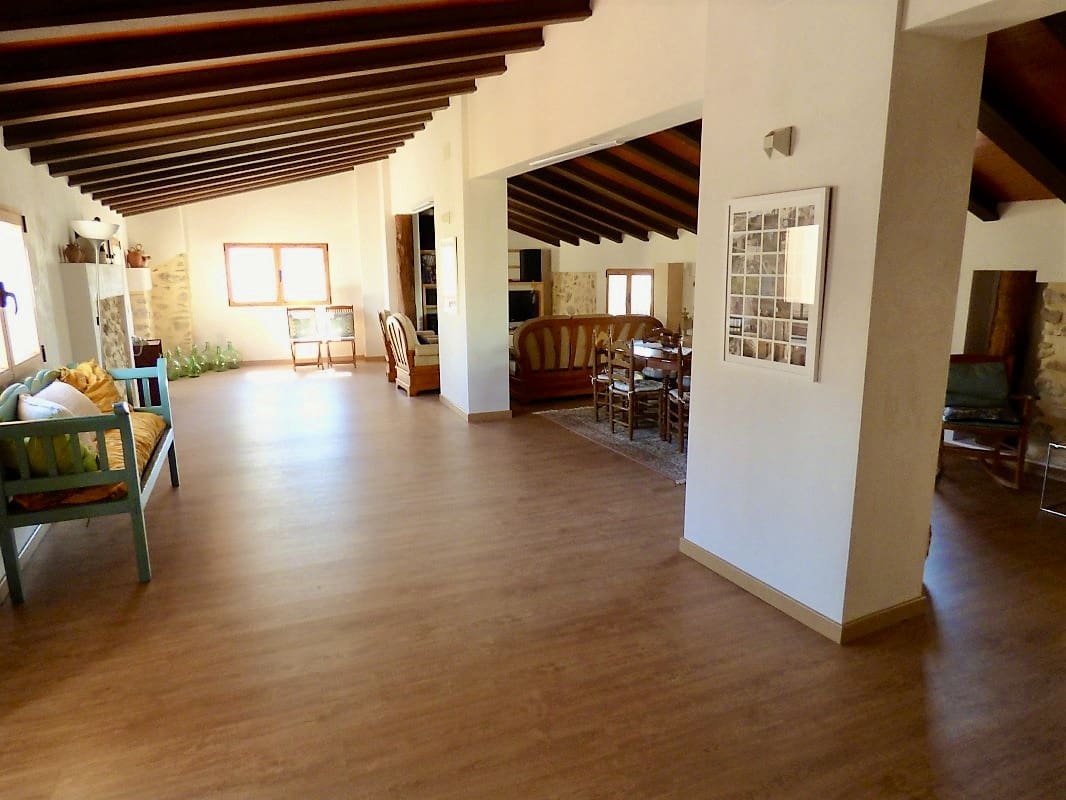 8 soveværelse Byhus til salg i Sella med swimmingpool - € 470.000 (Ref: 7864772)