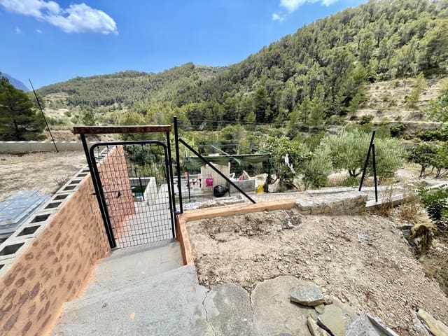 Grunde uden byggetilladelser til salg i Sella - € 36.000 (Ref: 9108270)