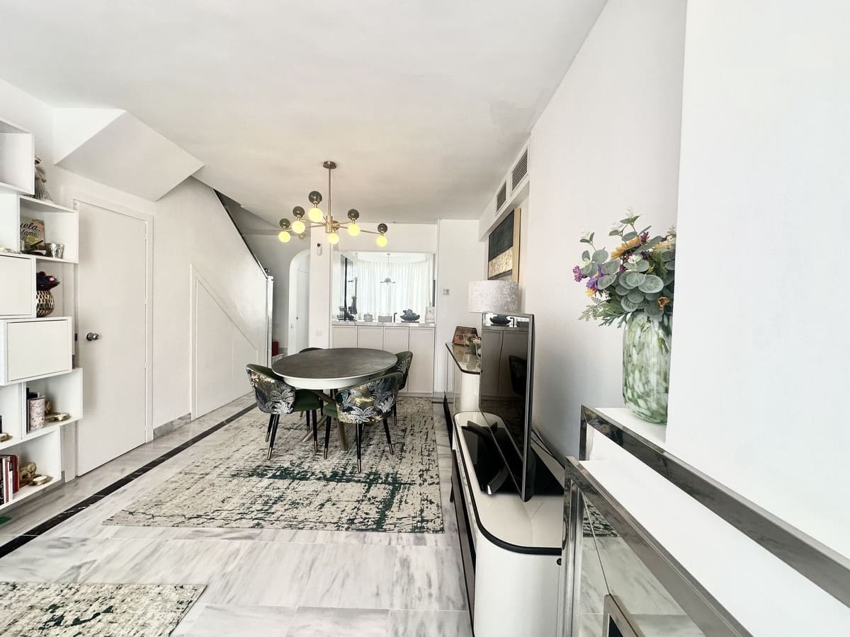2 quarto Apartamento de Praia para arrendar em Marbella com piscina garagem - 3 000 € (Ref: 10012529)