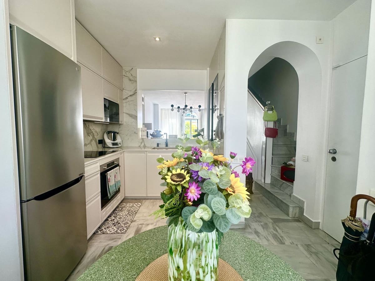 2 quarto Apartamento de Praia para arrendar em Marbella com piscina garagem - 3 000 € (Ref: 10012529)
