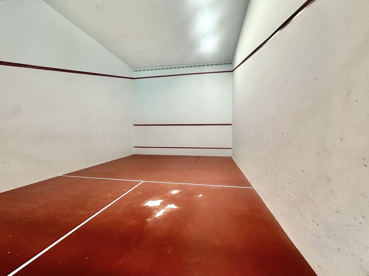 2 quarto Apartamento de Praia para arrendar em Marbella com piscina garagem - 3 000 € (Ref: 10012529)