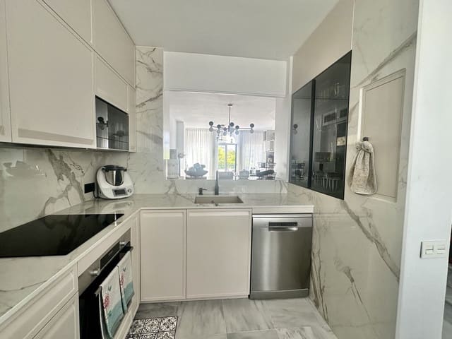 2 quarto Apartamento de Praia para arrendar em Marbella com piscina garagem - 3 000 € (Ref: 10012529)