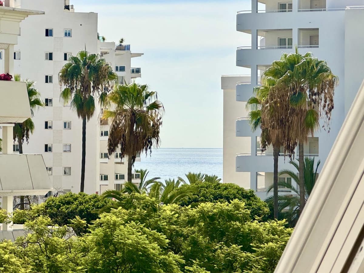 2 quarto Apartamento de Praia para arrendar em Marbella com piscina garagem - 3 000 € (Ref: 10012529)