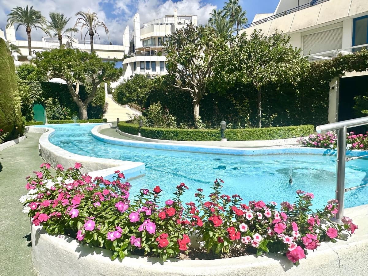 2 quarto Apartamento de Praia para arrendar em Marbella com piscina garagem - 3 000 € (Ref: 10012529)