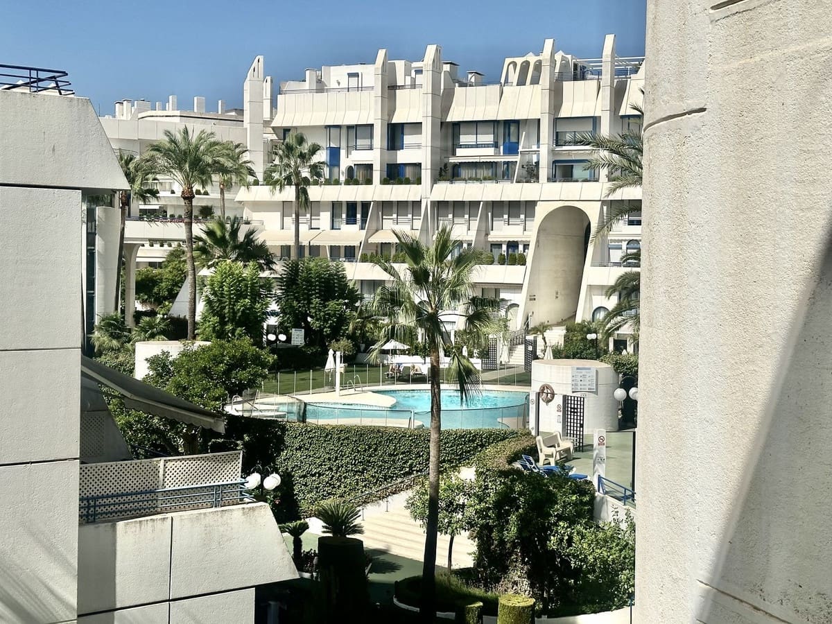 2 quarto Apartamento de Praia para arrendar em Marbella com piscina garagem - 3 000 € (Ref: 10012529)
