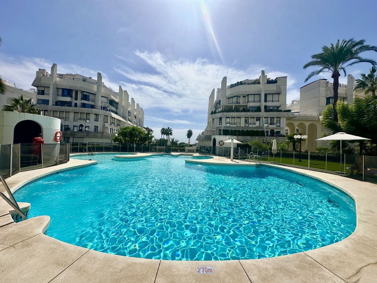 2 quarto Apartamento de Praia para arrendar em Marbella com piscina garagem - 3 000 € (Ref: 10012529)