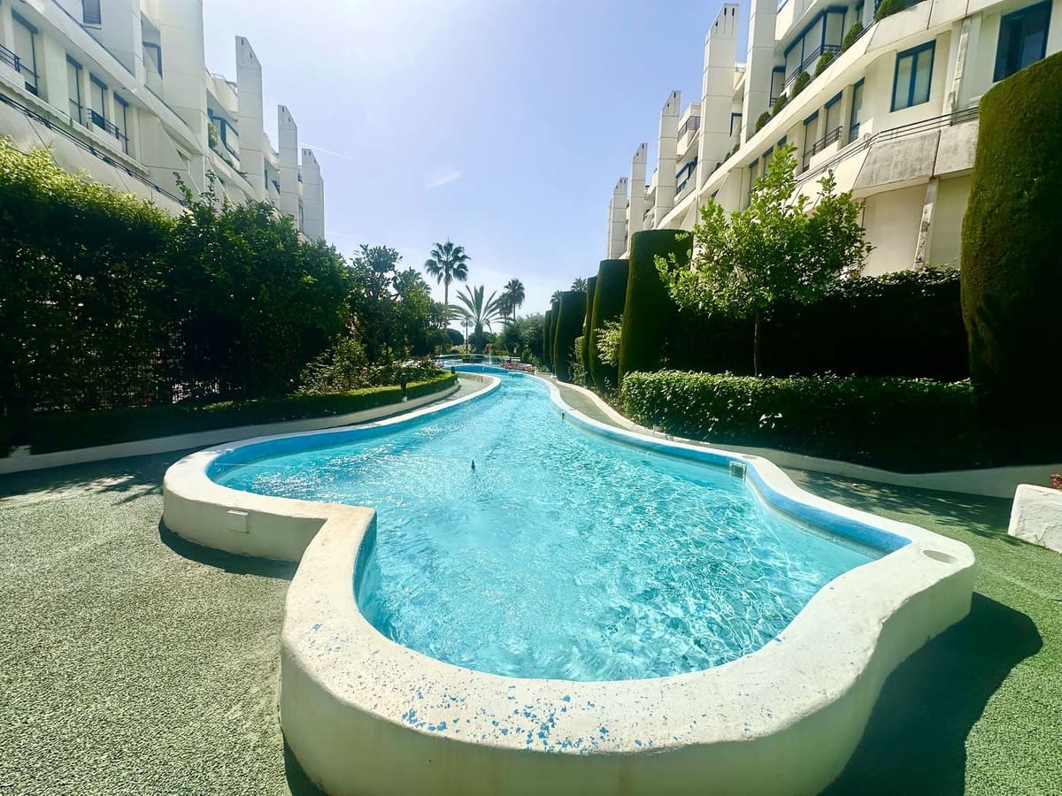 2 quarto Apartamento de Praia para arrendar em Marbella com piscina garagem - 3 000 € (Ref: 10012529)