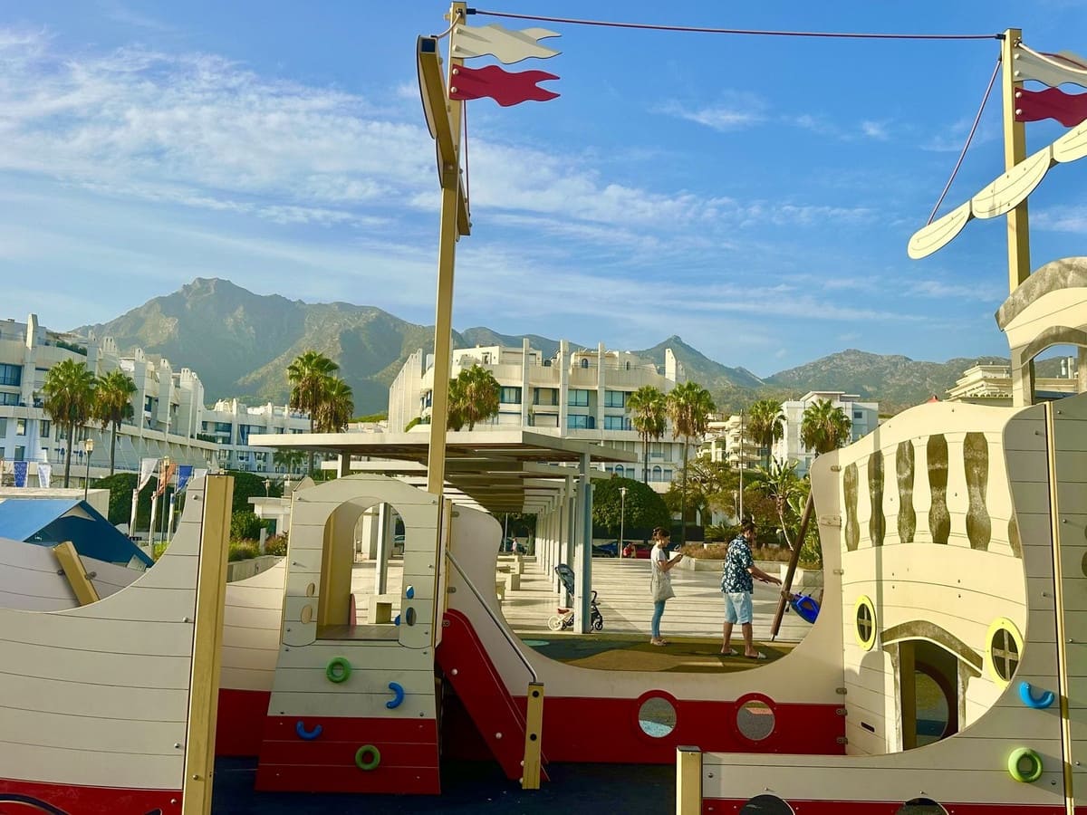2 quarto Apartamento de Praia para arrendar em Marbella com piscina garagem - 3 000 € (Ref: 10012529)