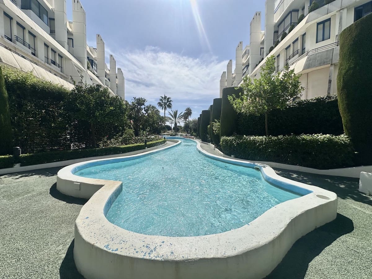2 quarto Apartamento de Praia para arrendar em Marbella com piscina garagem - 3 000 € (Ref: 10012529)