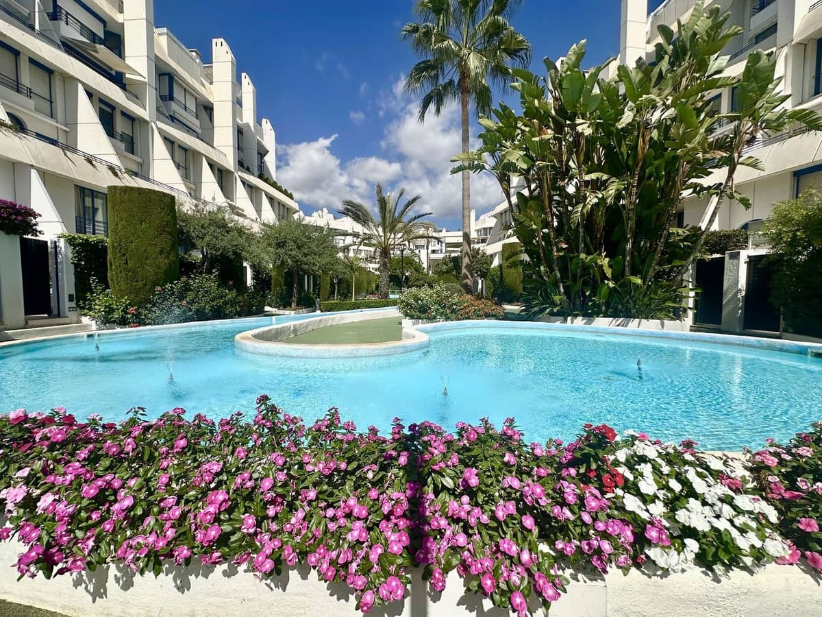 2 quarto Apartamento de Praia para arrendar em Marbella com piscina garagem - 3 000 € (Ref: 10012529)