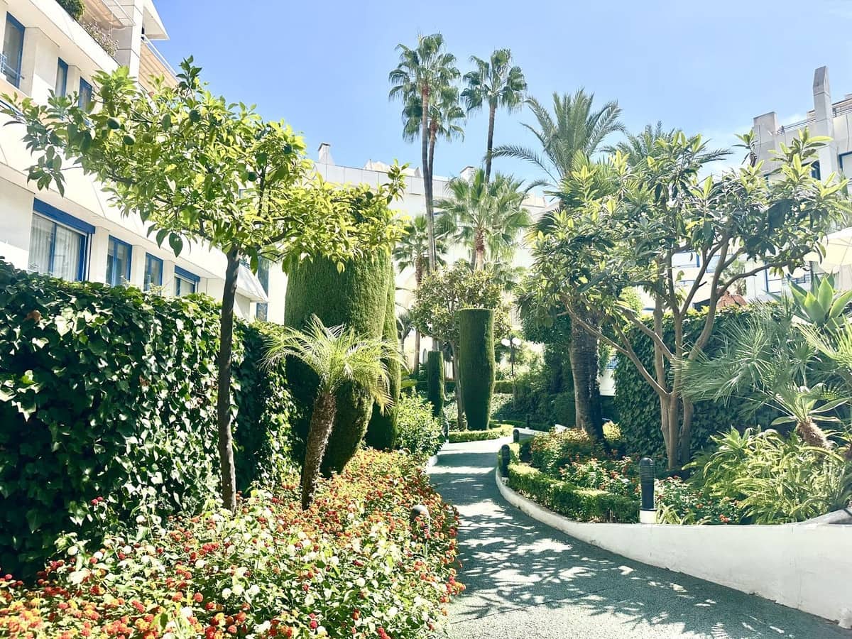 2 quarto Apartamento de Praia para arrendar em Marbella com piscina garagem - 3 000 € (Ref: 10012529)