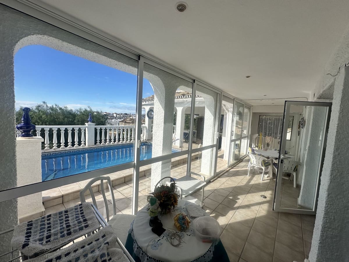 3 soverom Villa til salgs i Calahonda med svømmebasseng garasje - € 650 000 (Ref: 10054408)