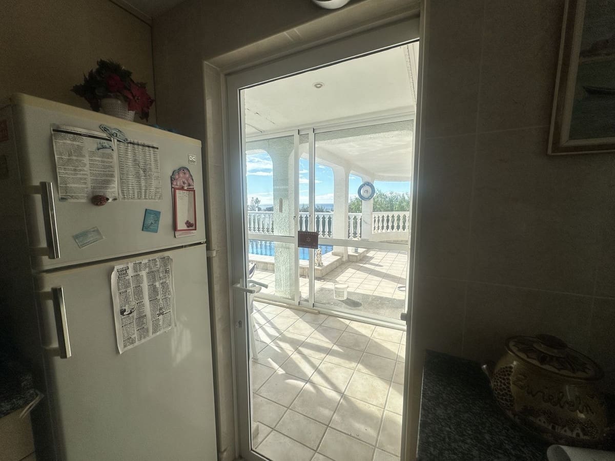 3 soverom Villa til salgs i Calahonda med svømmebasseng garasje - € 650 000 (Ref: 10054408)
